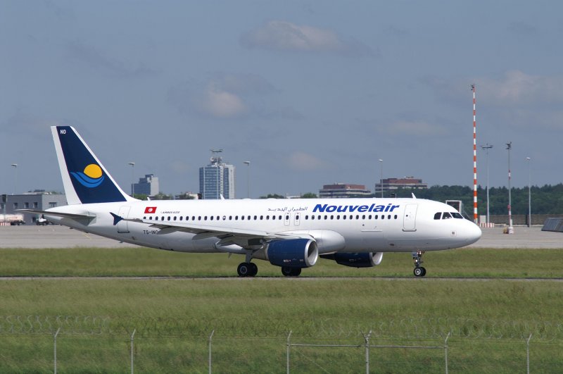 Ein Airbus A-320-214 der Nouvelair Tunisie mit der Kennung TS-INO