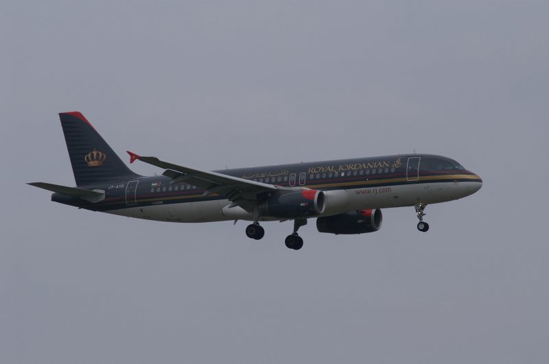 Ein Airbus A-320-232 der Royal Jordanian mit der Kennung JY-AYD