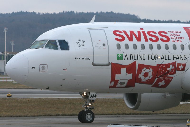 SWISS Airbus A320-214, HB-IJM , mit der Werbebemalung der EURO