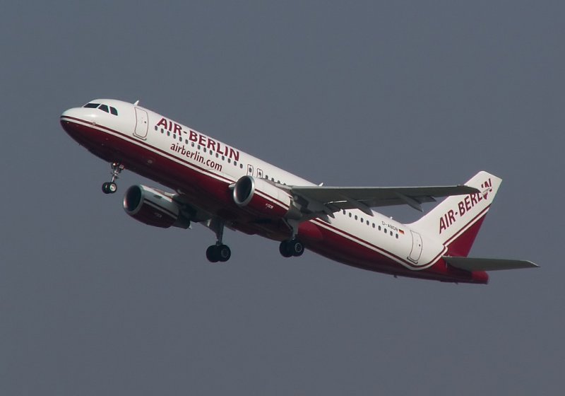 Die D-ABDB beim Start in D�sseldorf auf der 23L. Meine