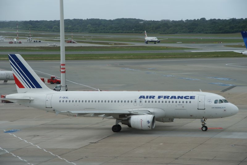 A320 der Air France auf dem Flughafen von Hamburg