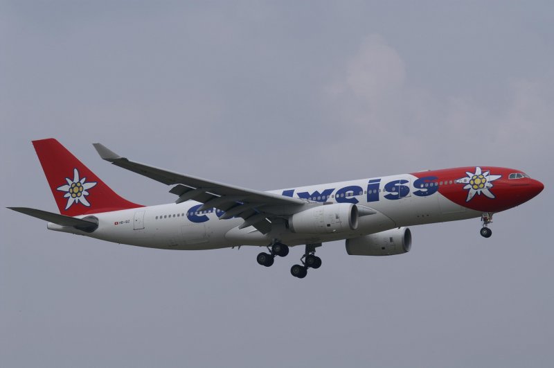 Ein Airbus A-330-243 der Edelweiss Air mit der Kennung
