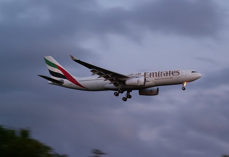 Die A6-EKZ fliegt D�sseldorf auf dem Abendkurs aus Dubai an.