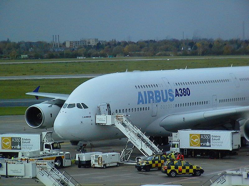 2006 D�sseldorf.
Versorgung, (Catering)des Airbus.  