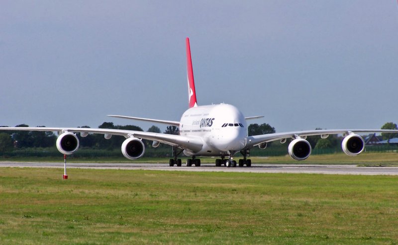 Hier wird eine neue A380 f�r Qantas bei Airbus Hamburg