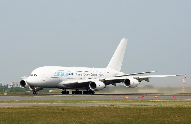 Airbus Industries A 380-841 F-WWDD beim Start auf der ILA