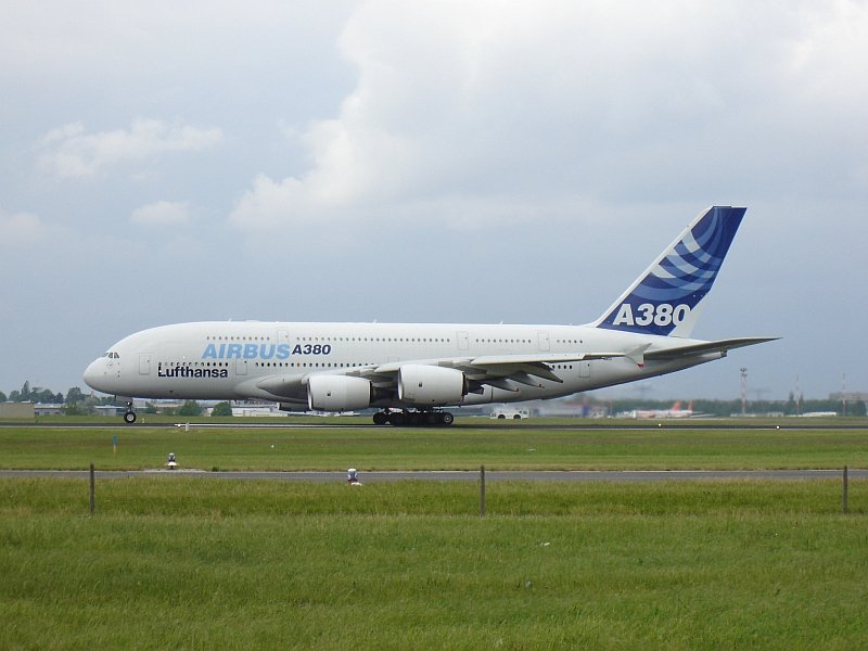 A380 von der Seite gesehn. Sehr schn und schn gro...