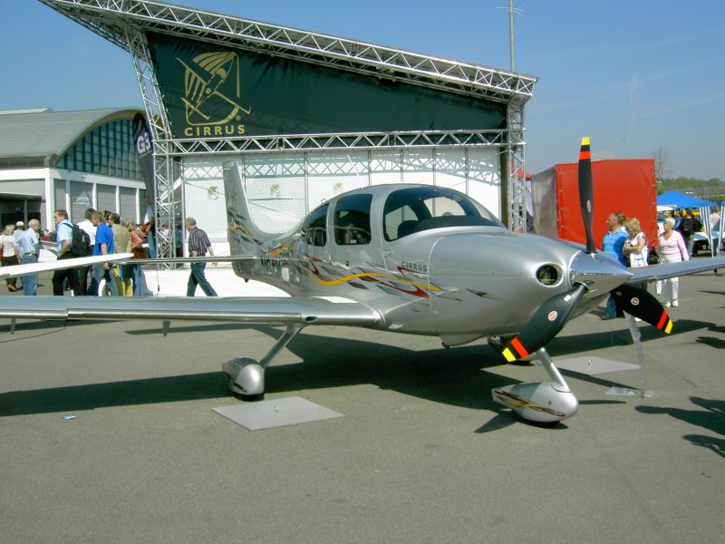 Eine Cirrus SD22 auf der Aero 2007 