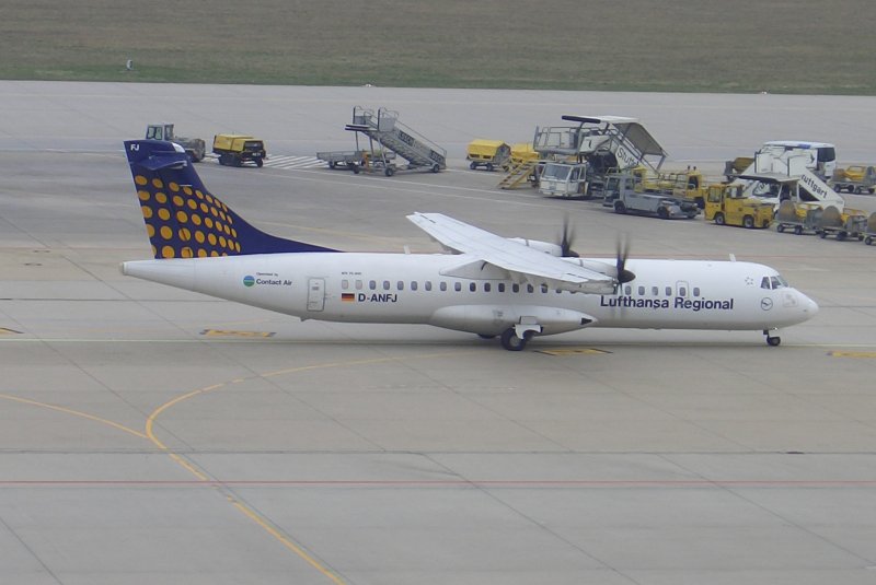 Aerospatiale ATR-42-500 der Lufthansa Regional (Contact Air) nach der Landung in Stuttgart