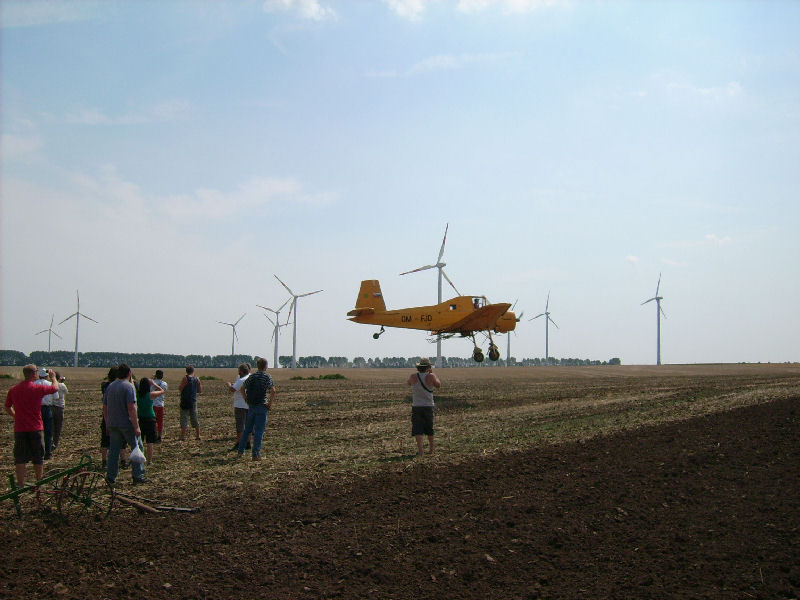 Die Z37 �ber dem Acker beim Rottelsdorfer Schleppertreffen 2009 