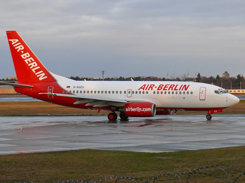 Air Berlin 737-700 D-AGES Berlin TXL 02.12.2007 - die Maschine flog noch im November in den Farben der HLX