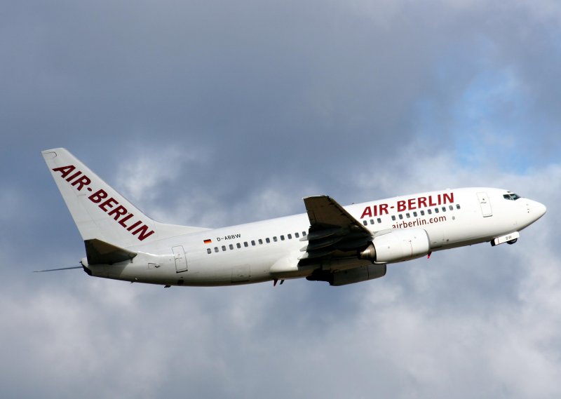 Air Berlin B 737-7Q8 D-ABBW nach dem Start in Berlin-Tegel am 15.02.2008