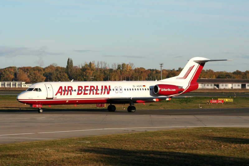 Air Berlin Fokker 100 D-AGPJ am 20.20.2007 auf dem Flughafen Berlin-Tegel