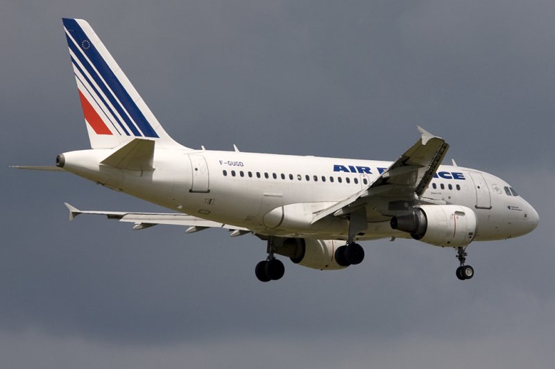 Air France, F-GUGD, Airbus, A318-111, 31.05.2009, CDG, Paris-Charles de Gaulle, France

