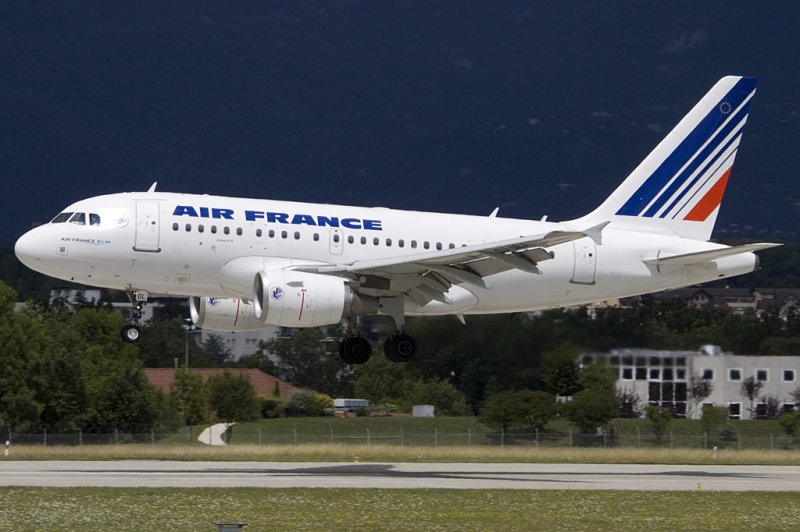 Air France, F-GUGL, Airbus, A318-111, 19.07.2009, GVA, Geneve, Switzerland 

