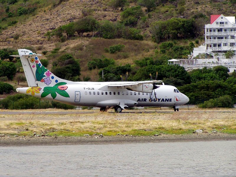 Air Guyane ATR am Flughafen Grand Case ( franz. Teil der Insel St.Maarten )