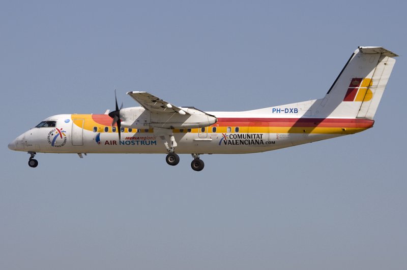 Air Nostrum, PH-DXB, deHavilland, Dash 8-315, 13.06.2009, BCN, Barcelona, Spain 

