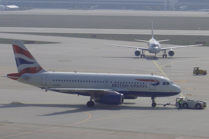 Airbus A319-100 der British Airways beim Push-back in Stuttgart 