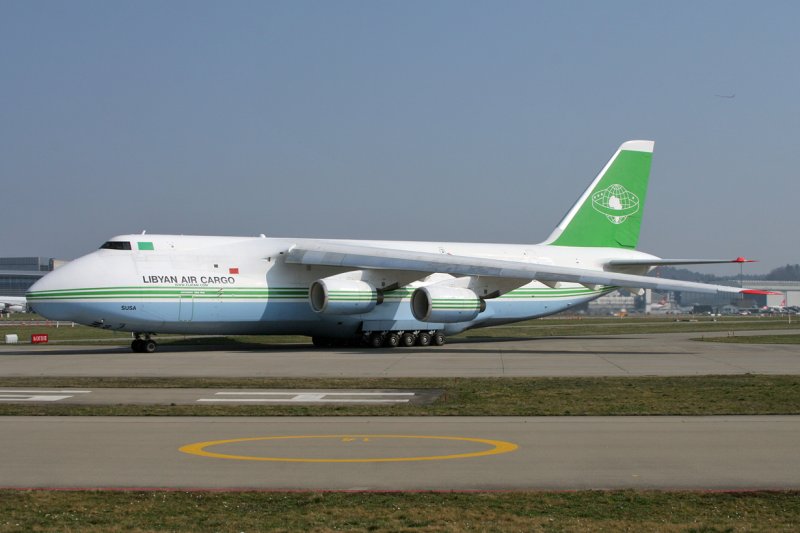 Antonov An-124-100 , 5A-DKL , der Libyan Air Cargo, auf dem Weg zur Runway 16 - zum Rckflug nach Tripolis
