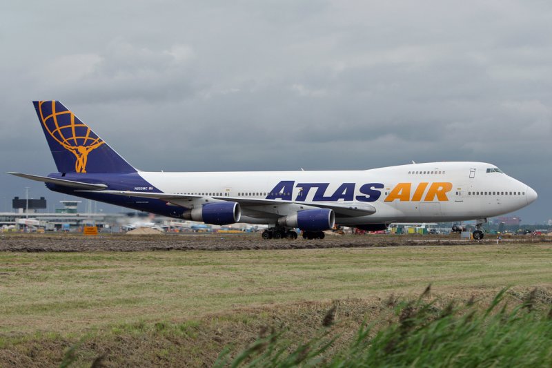 Atlas Air , Boeing 747-2D7B(SF) , N523MC , auf dem Rollweg zum Frachtterminal, Amsterdam 8.Sept. 2007