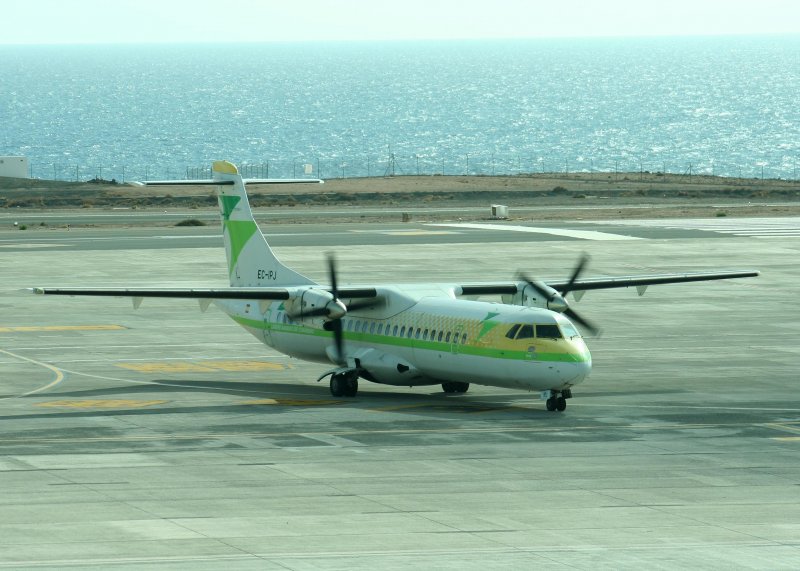 ATR-72 EC-IPJ von Binter Canarias auf dem Flughafen Fuerteventura am 28.10.2008