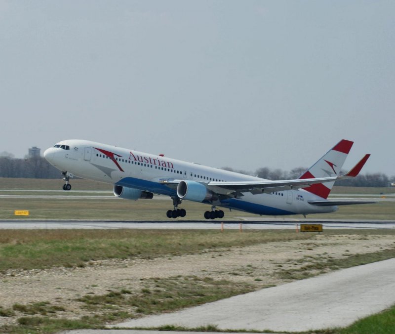 Austrian Airlines  B 767-300er  (OE-LAE)