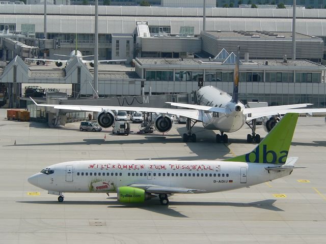 B737-300 der dba (D-ADIJ) aufgenommen am 21.07.2006 Flughafen Mnchen