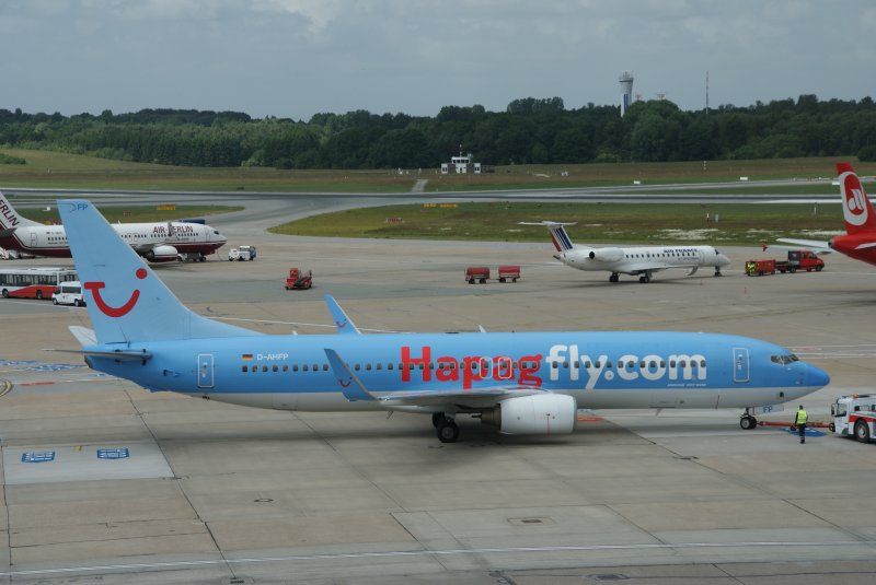 B737-800 der Hapag-fly auf dem Hamburger Flughafen