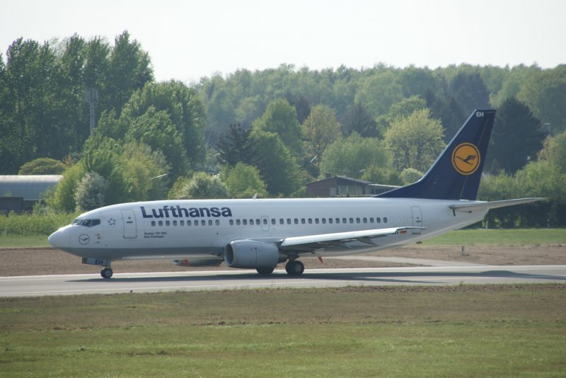 B737 der Lufthansa auf der Startbahn