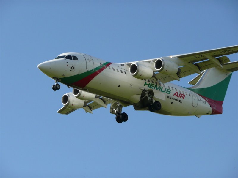 BAe 146-200 der bulgarischen Hemus Air vor Landung in Zrich-Kloten am 17.10.2008.