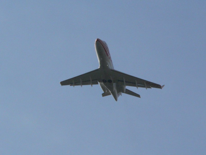 OE-HPZ ist gerade in Tempelhof gestartet und saust �ber mich