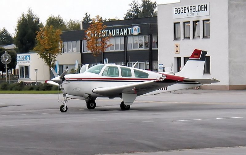 Beech A36 Bonanza in Eggenfelden - Sommer 2002 