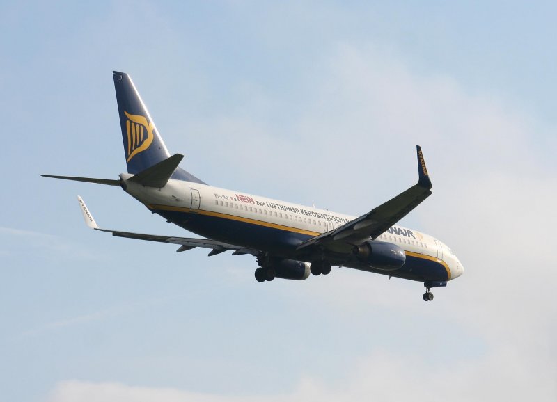 Weitere Ansicht der Ryanair B 737-8AS EI-DAD mit Sonderbemalung 