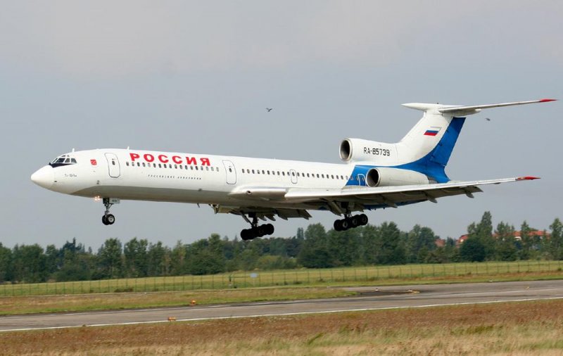 Rossiya Tu-154M RA-85739 kurz vor der Landung auf der ehemaligen