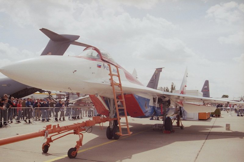 Mig-29 OVT auf der ILA 2006 aufgenommen noch mit einer