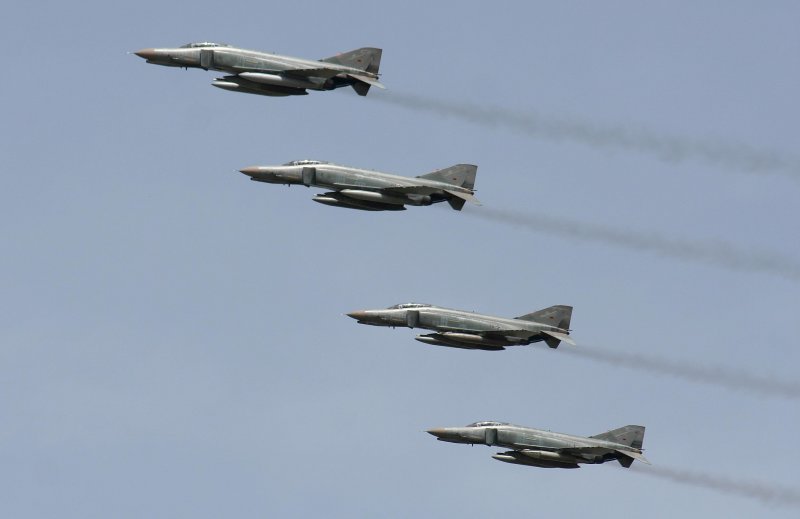 Bundeswehr McDonnel Douglas F-4F KWS/ICE Phantom II 38+55 im Verband