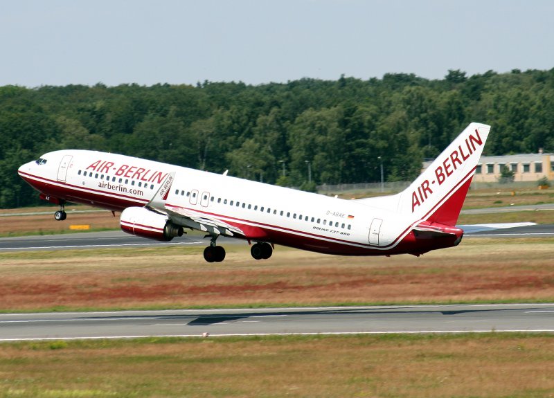 Air Berlin B 737-86J(WL) D-ABAE beim Start in Berlin-Tegel am