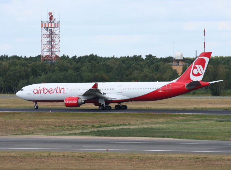 Air Berlin A 330-322 D-AERK nach der Landung in Berlin-Tegel