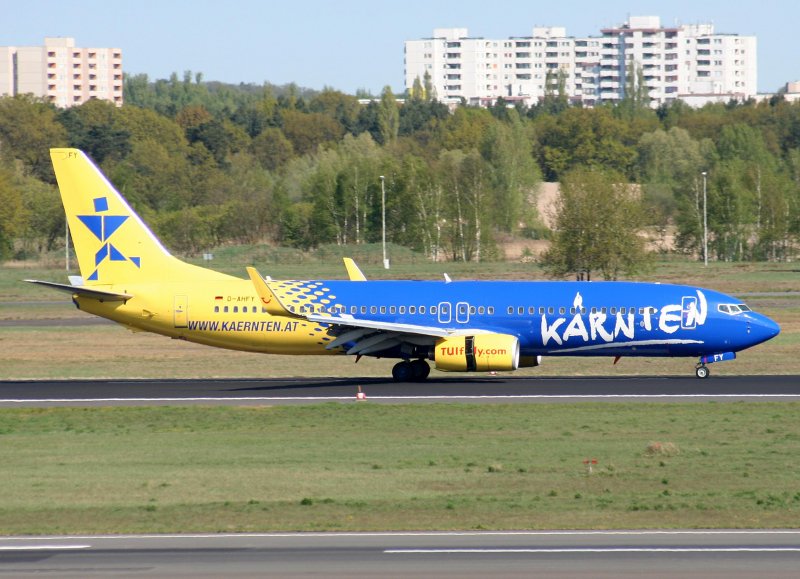Tuifly B 737-8K5 D-AHFY K�rnten nach der Landung in