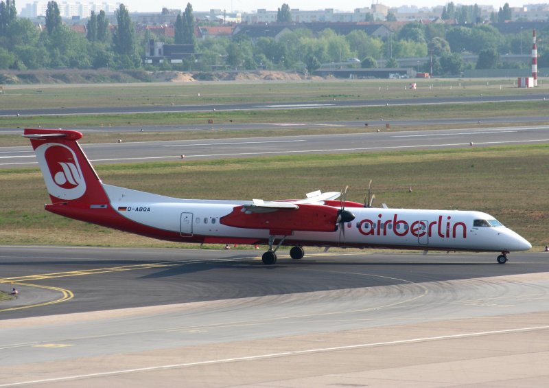 Air Berlin De Havilland Canada DHC-8-402Q D-ABQA nach der Landung