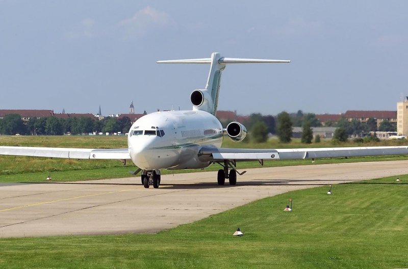 Aviation Conexxions Boeing 727-200 P4-FLY THF 18.8.07 
