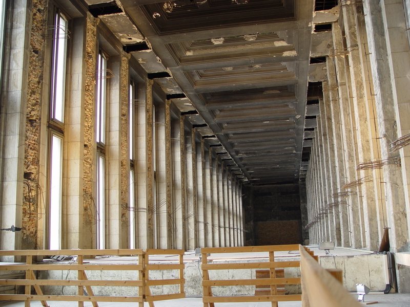Flughafen Tempelhof. Innenansicht der Halle die sich hinter den gro�en