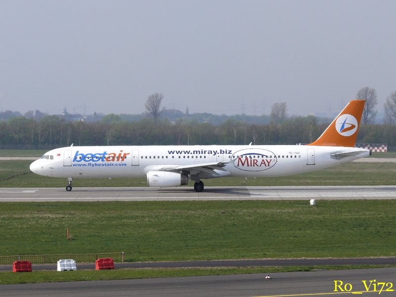bestair; TC-TUC. Flughafen Dsseldorf. 06.04.2007.