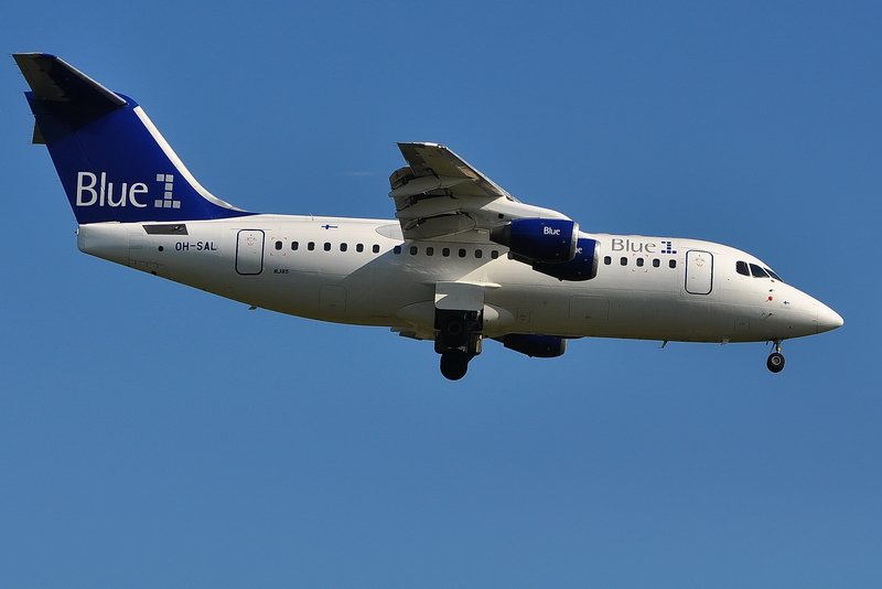 Blue1, OH-SAL, BAE Systems Avro 146-RJ85. Ein  Jumbolino  der finnischen Airline im Landeanflug auf rwy 14. 20.10.2008