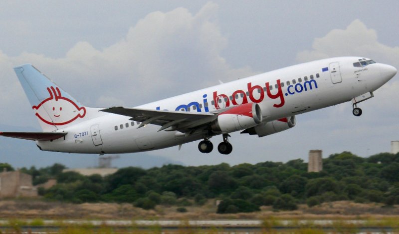 BMIbaby 733 G-TOYI mit einem anderen Schriftzug als gewohnt Flughafen Palma de Mallorca September 2008