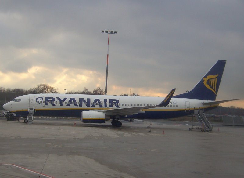Boeing 737 der Ryanair wartet am 21.01.09 in Weeze auf den nchsten Start. 