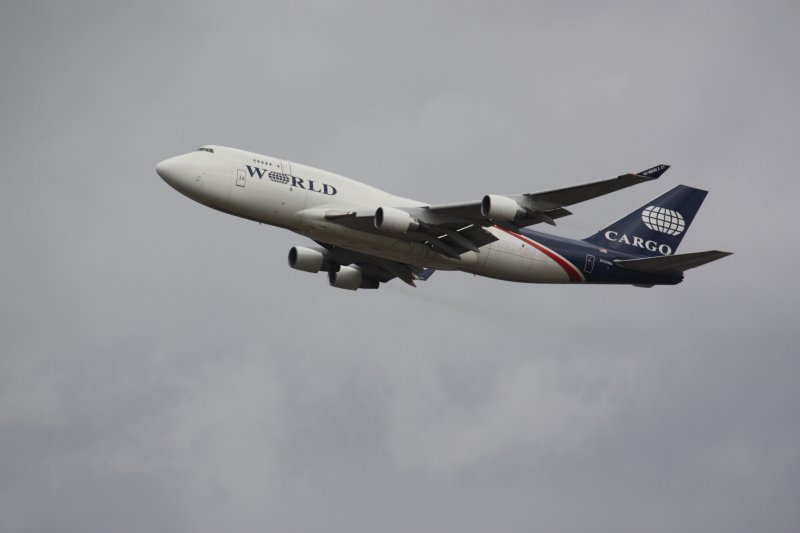 Boeing 747-400F; Kennung N-741WA von WOLRD CARGO startet am 05.09.2009 auf Startbahn/West von Frankfurt/Main Flughafen.