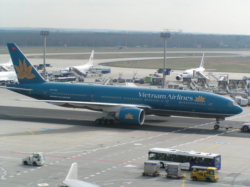Boeing 777-200ER der Vietnam Airlines mit der Registrierung VN-A149 in Frankfurt Flughafen.