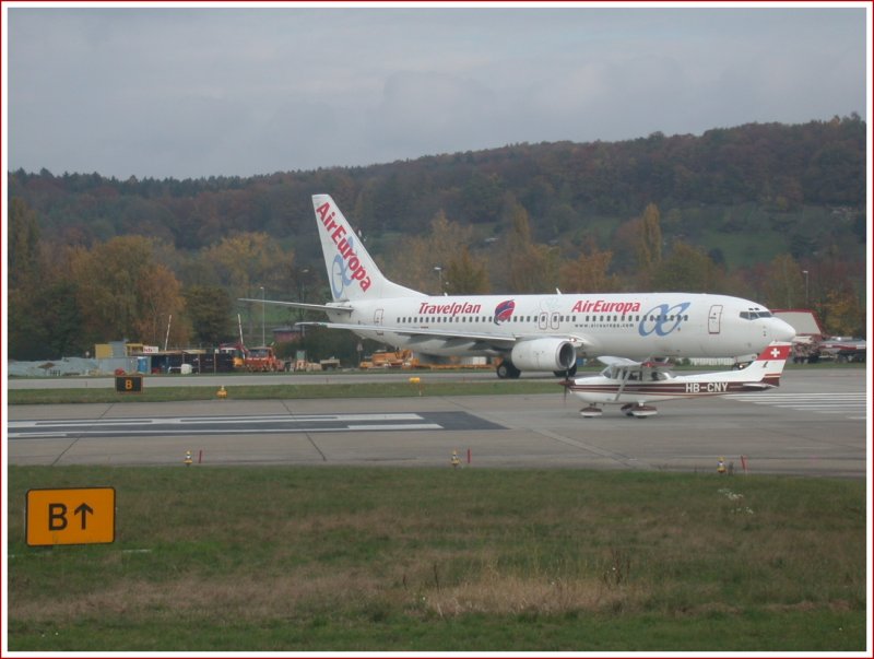Boing 737-800 in Zrich Flughafen (06.11.2004)
