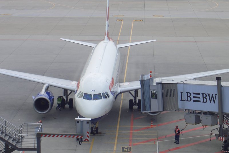 British Airways-Airbus A319 am Termianl in Stuttgart